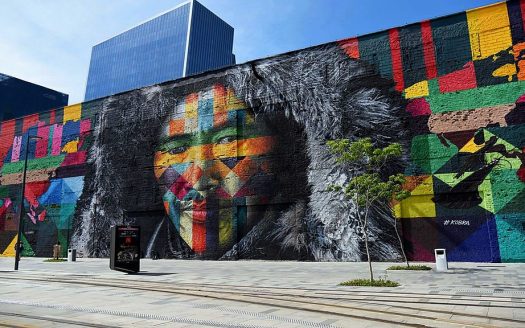 Mural por Eduardo Kobra no Porto Maravilha (Imagem: Buzancar/Wikimedia Commons)